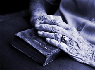 [old-hands-and-bible.jpg]