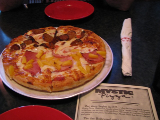 [Mystic+Pizza+WEB.JPG]