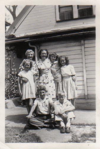 Jerry Veon, his aunt & cousins shortly before his death