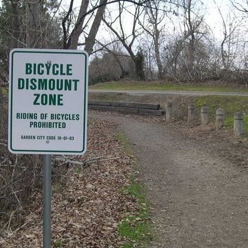 [greenbelt+-+bikes+prohibited+sm.jpg]