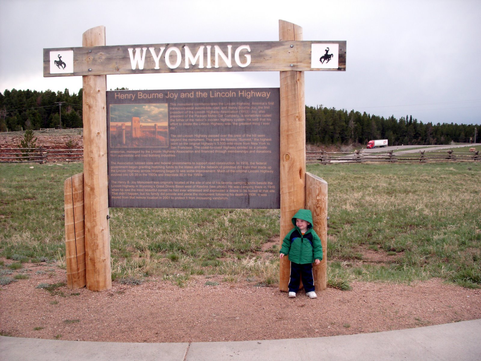 [Carter+in+front+of+Wyoming+Sign.jpg]