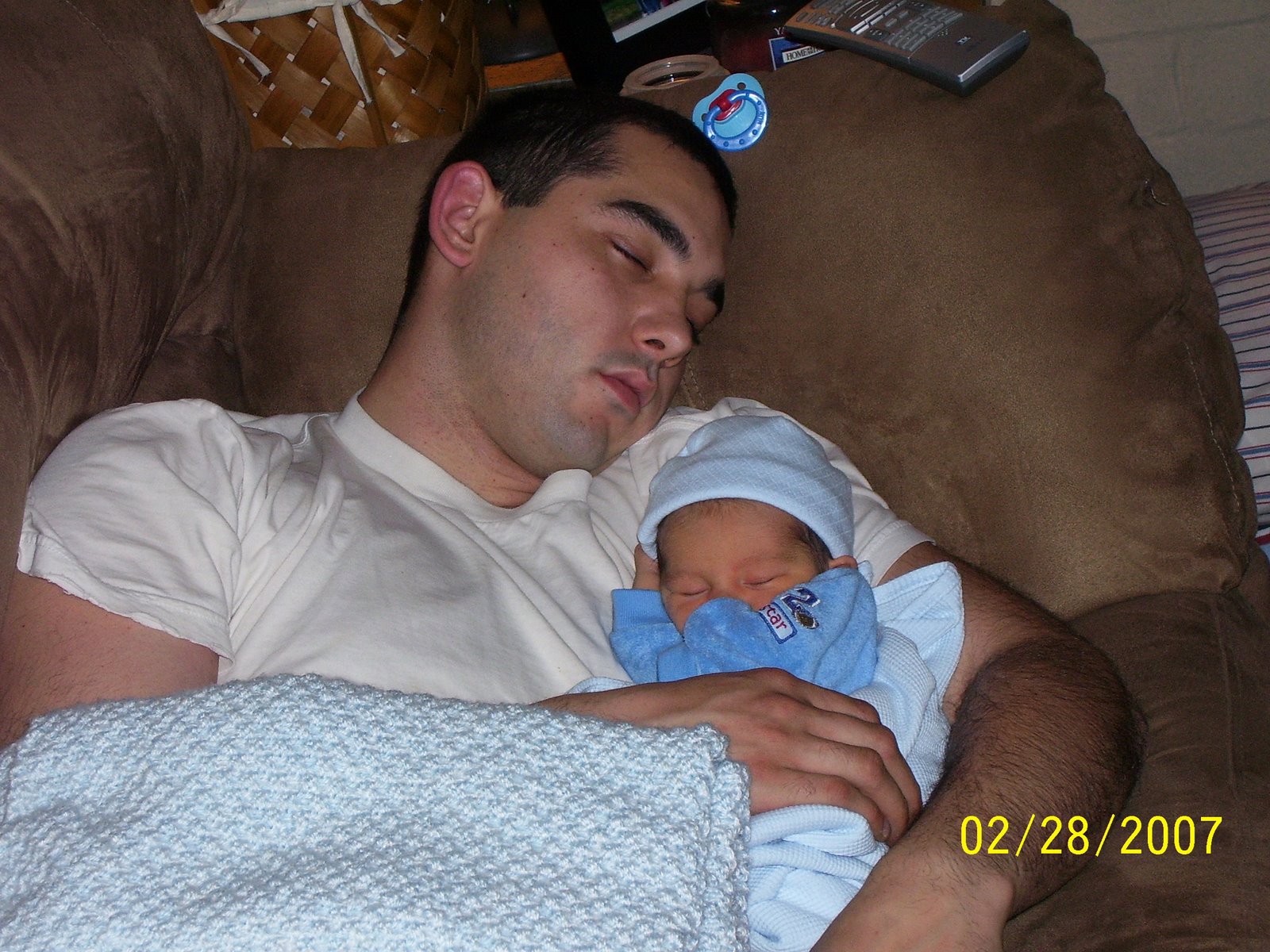 [daddy+and+jax+sleeping.jpg]
