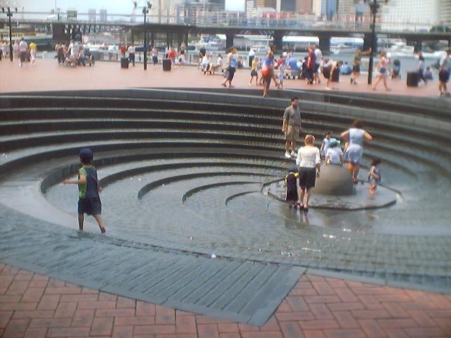 [sydney_darling_harbour_fountain.jpg]