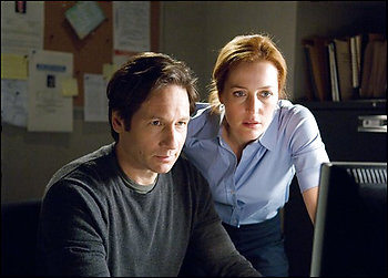 [David+Duchovny+and+Gillian+Anderson+as+Mulder+&+Scully.jpg]