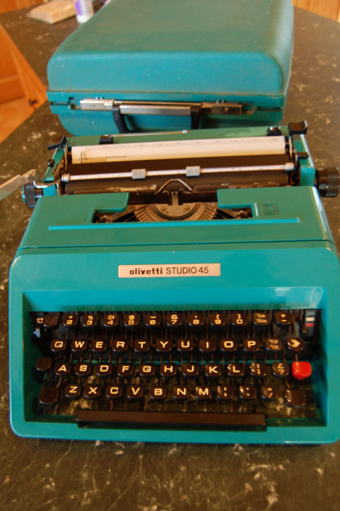 [typewriter+004.jpg]