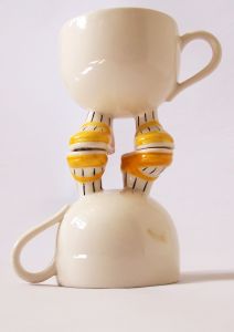 [mugs+with+yellow+feet.jpg]