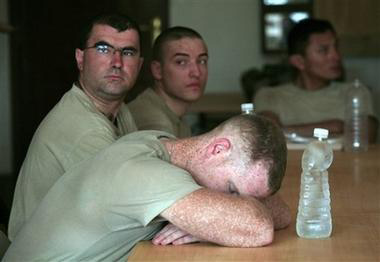 [iraq+soldier+resting+search.jpg]