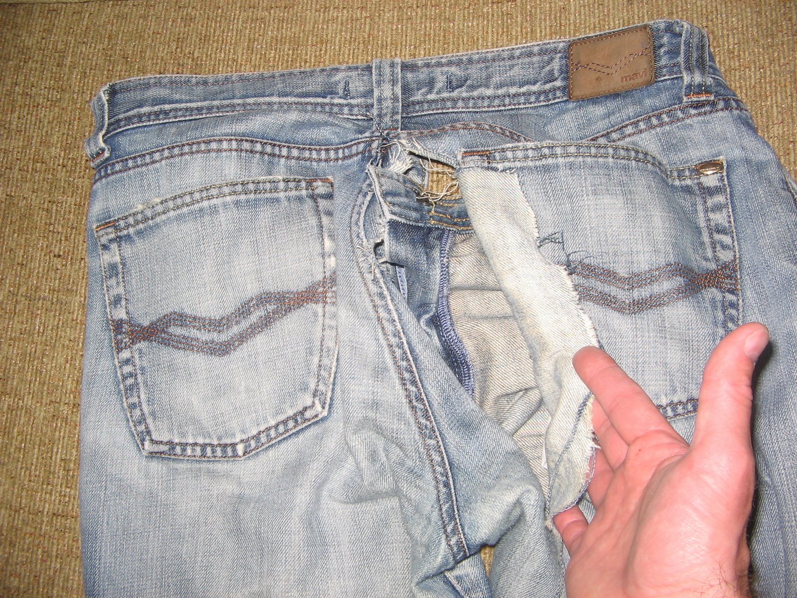 [jeans+incident.jpg]