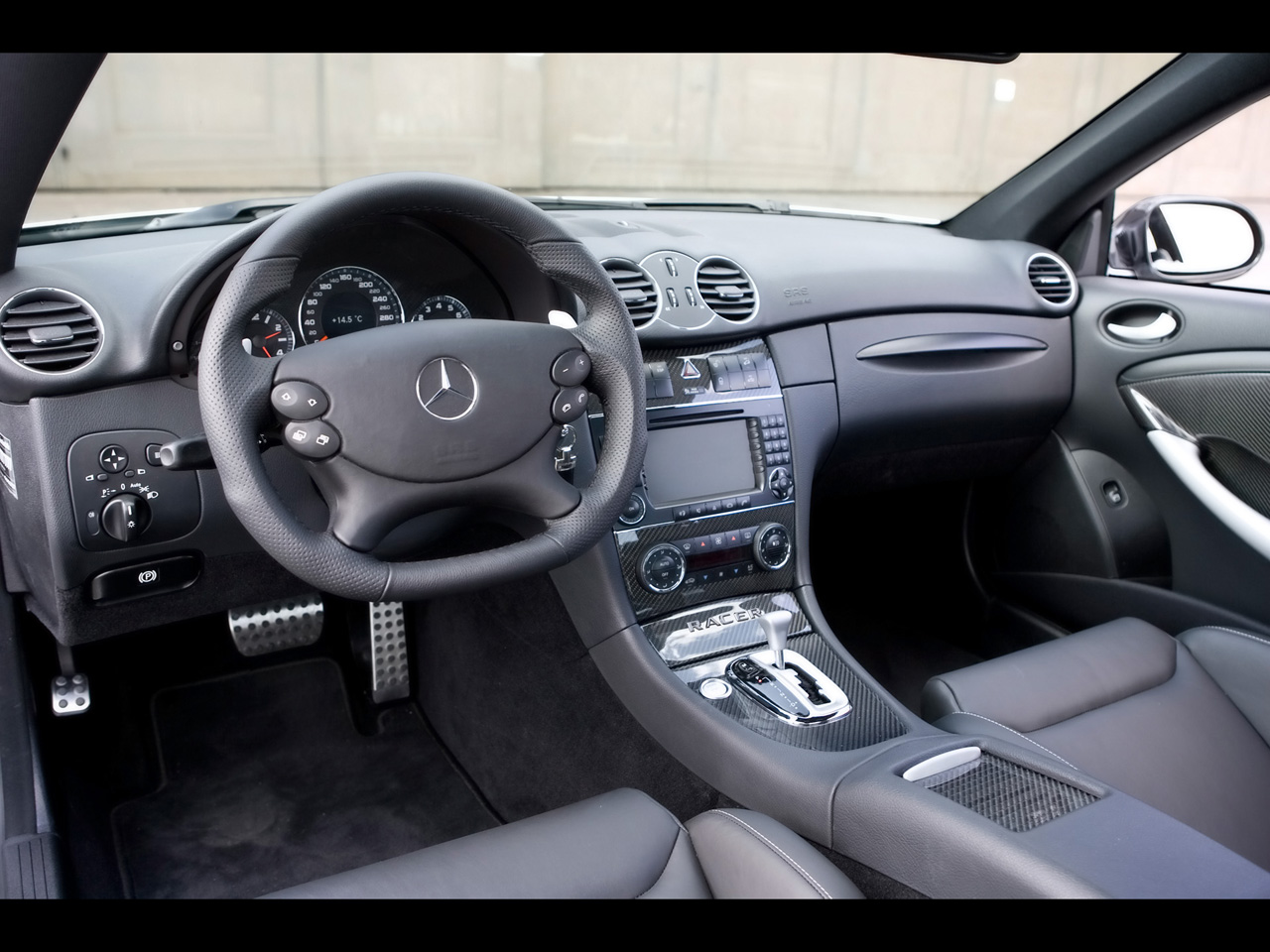 [2008-Kicherer-Mercedes-Benz-CLK-63-AMG-Black-Edition-Dashboard-1280x960.jpg]
