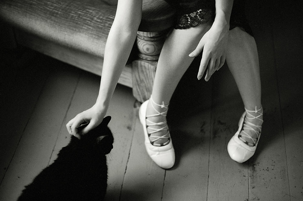 [black_cat_white_shoes_by_bubble_gum_heart.jpg]