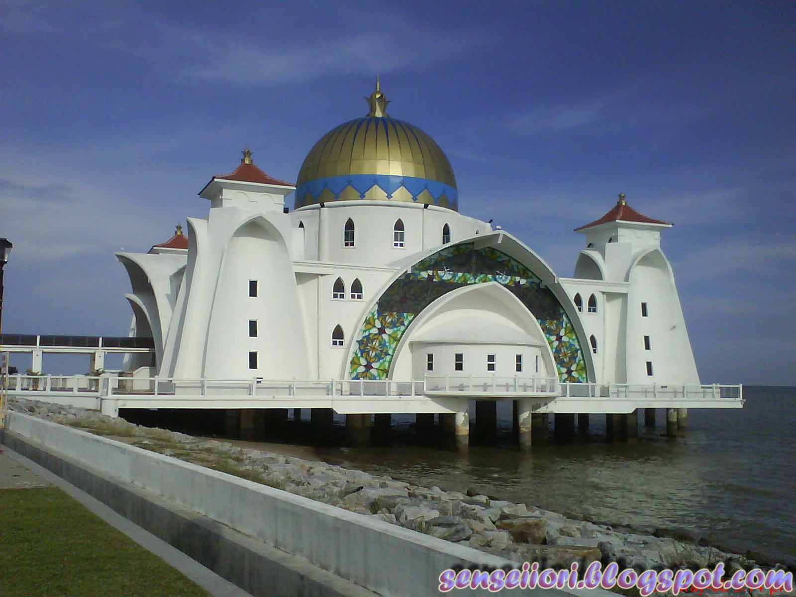 [Masjid+Selat+Melaka.jpg]
