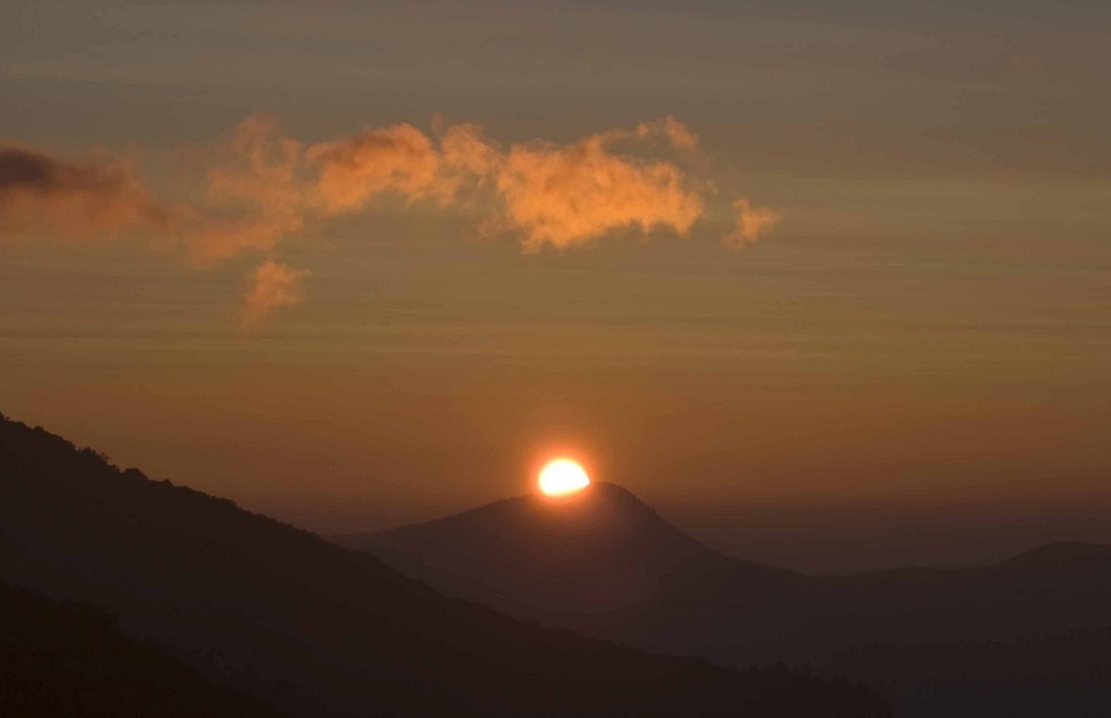 [mountain+sunrise+3.jpg]