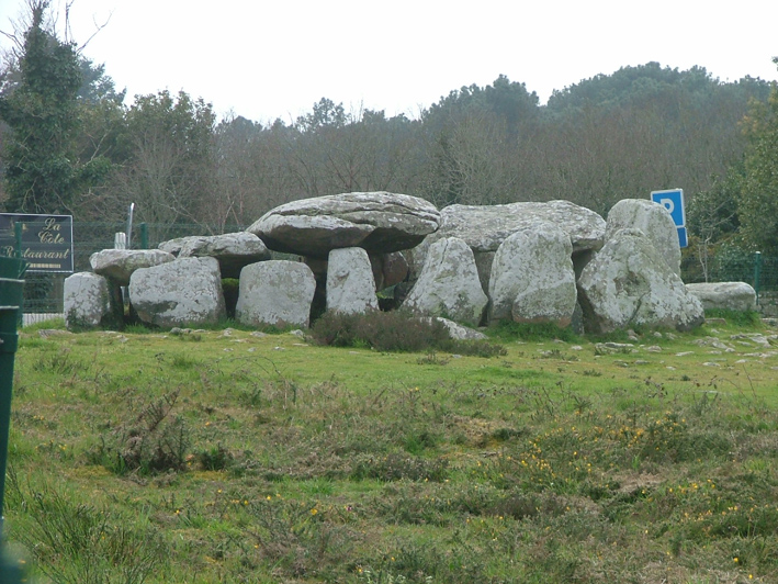 [dolmen+at+Kerlescan.jpg]