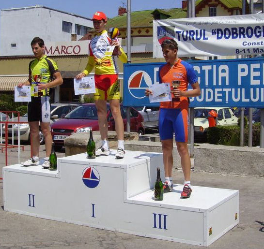 [ciclism+-+turul+dobrogei+2008+podium+juniori.jpg]