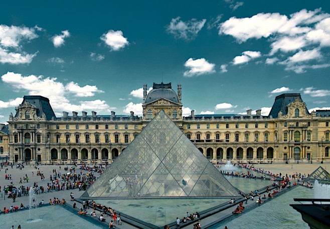 [ParisLouvrePyramid.jpg]