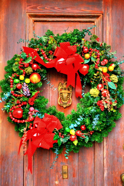 [Lovely+Christmas+Door+hdr.jpg]