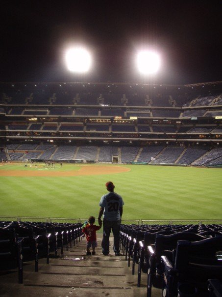 [roby+and+owie+at+phillies+stadium.jpg]