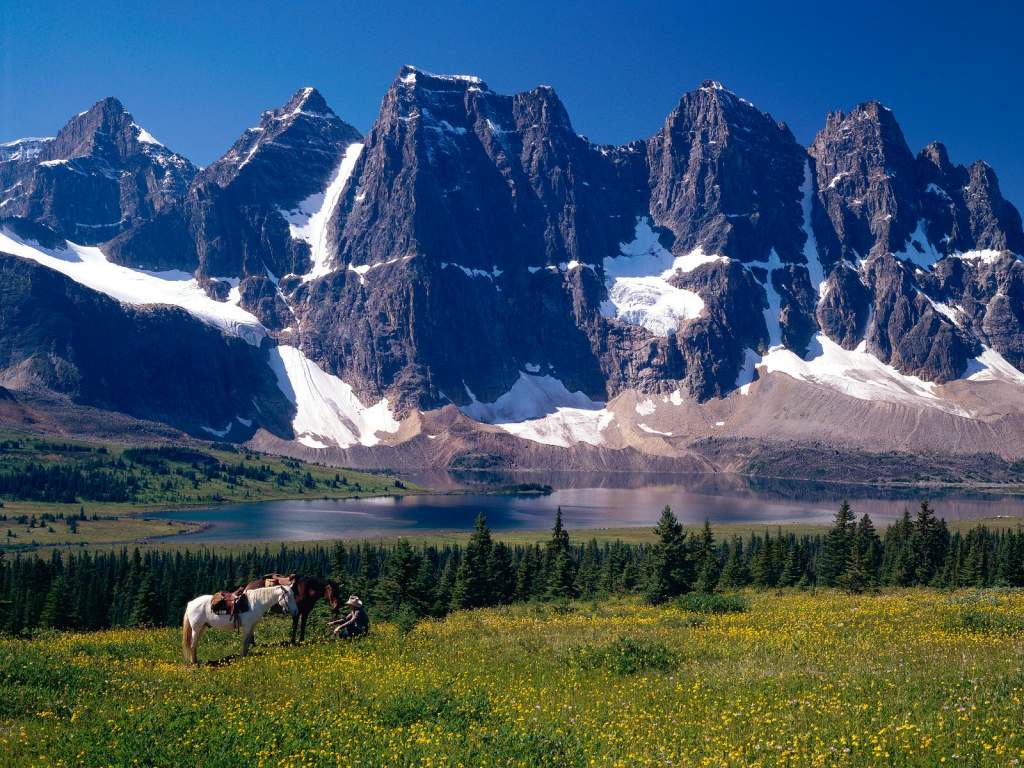 [Ramparts+and+Amethyst+Lake,+Jasper+National+Park,+Alberta,+Canad~1.jpg]
