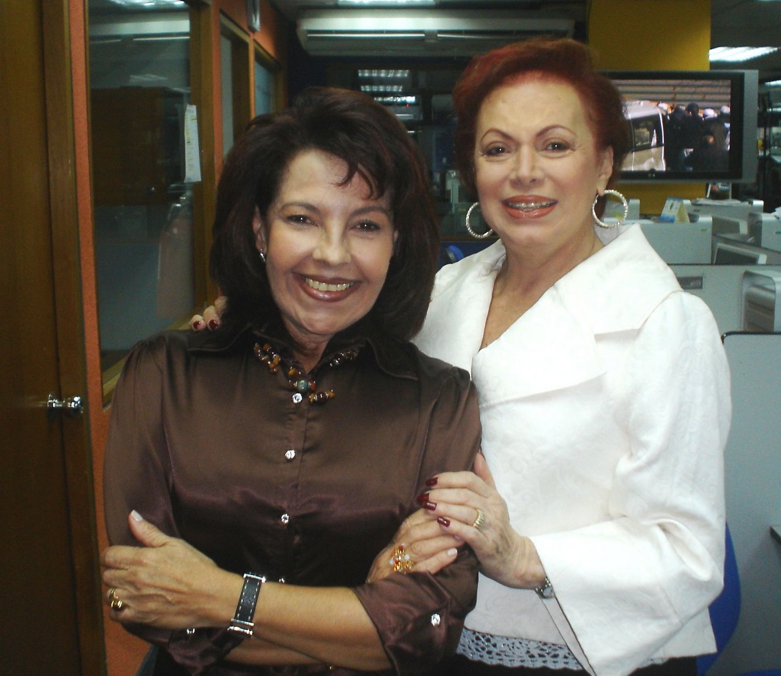 [Entrevistas_Radio-TV_Venezuela_Nov_2007_012[1].jpg]