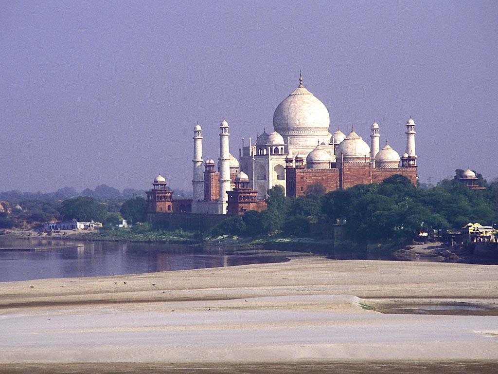 [INDIA-Agra+Taj+seen+from+the+river.jpg]