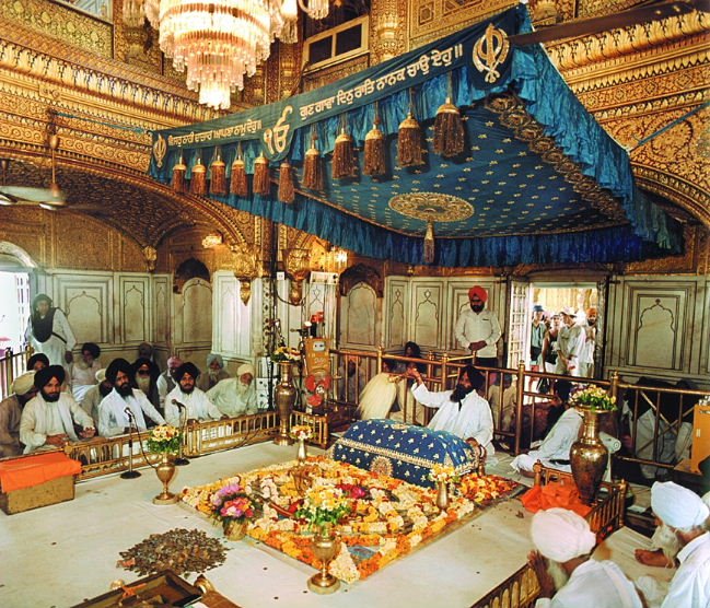 [inside_golden_temple_amritsar.jpg]