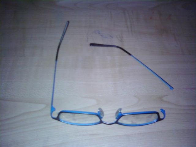 [broken+glasses.jpg]