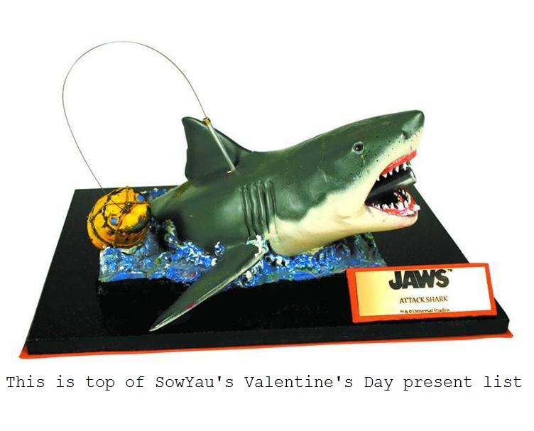 [Jaws+with+Yellow+Barrel+Toy.jpg]
