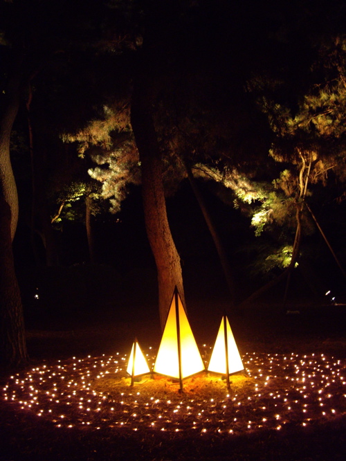 [Korakuen+Gardens+-+triangle+lights.jpg]