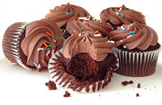 [180px-Chocolate_cupcakes.jpg]