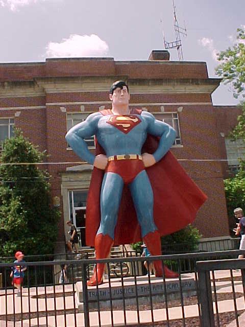 [Superman+statua.jpg]