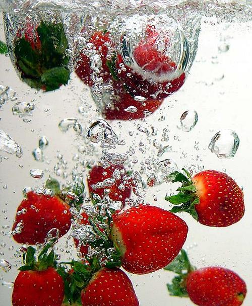 [strawberry_splash.jpg]
