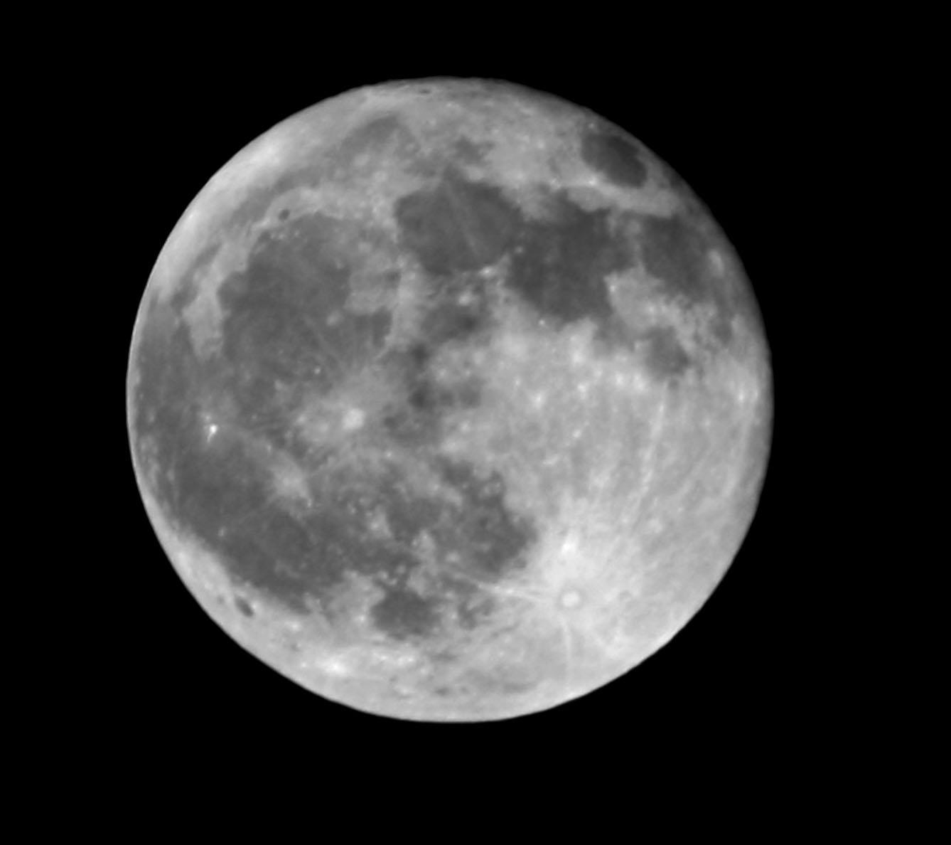 [Moon-300mm+Lens-IS.jpg]