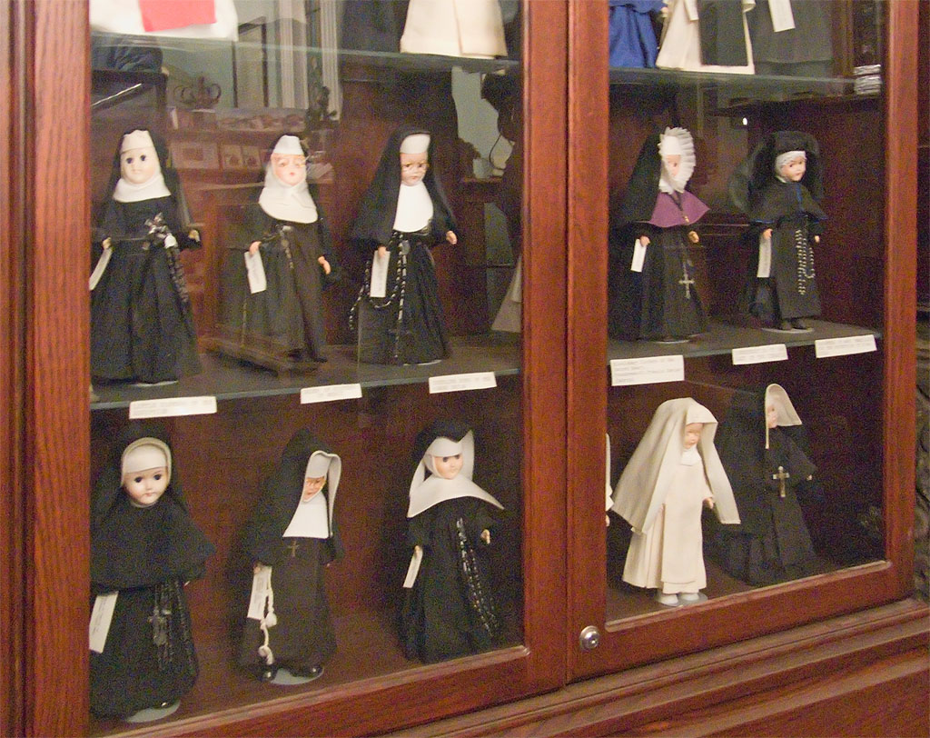 [Old+Saint+Ferdinand's+Shrine,+in+Florissant,+Missouri+-+nun+dolls.jpg]