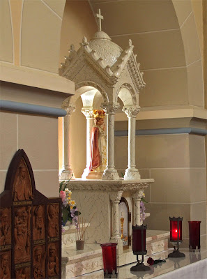 Shrine of Our Lady of Sorrows, in Starkenberg, Missouri, USA - Altar to the Infant Jesus