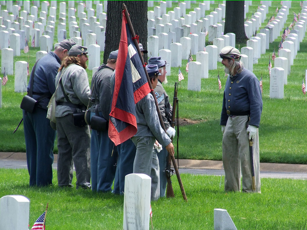 [Jefferson+Barracks+National+Cemetery,+in+Lemay,+Missouri,+USA+-+Confederate+reenactors.jpg]