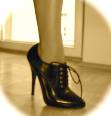 [bare-feet-high-heels.jpg]