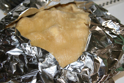 Cover pie with foil