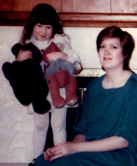 [Mom+&+Cara+at+Grandma's+House+-+1985.jpg]