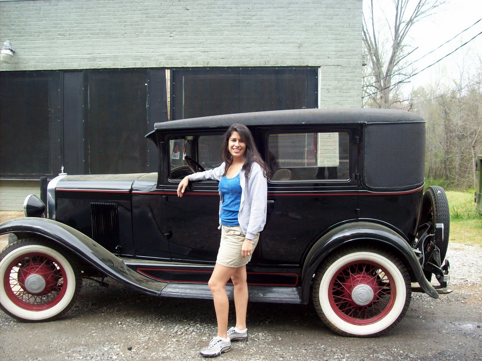 [Melanie+Knight+&+Antique+Car.JPG]