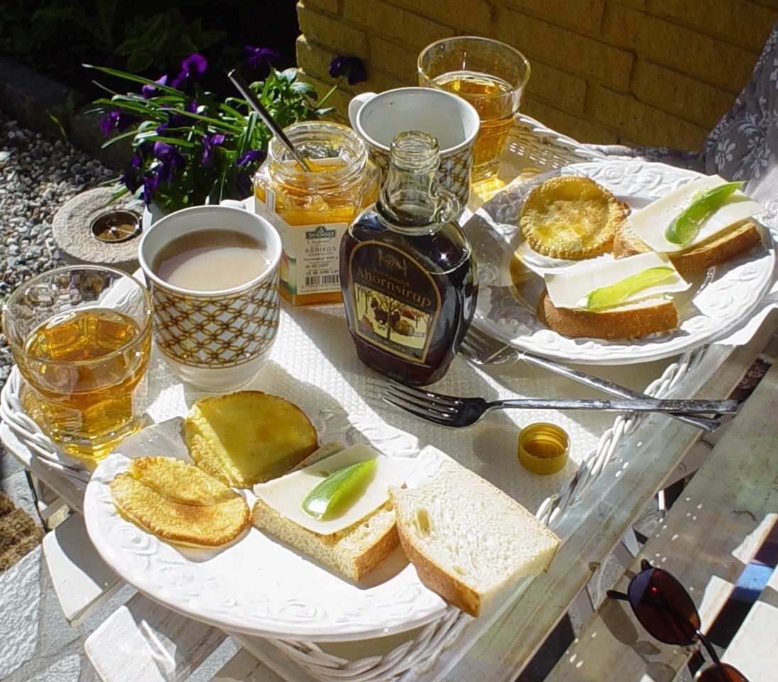 [Breakfast+on+the+Terrace!.jpg]