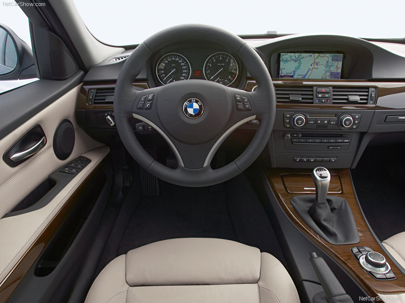 [BMW-3-Series_2009_800x600_wallpaper_13.jpg]