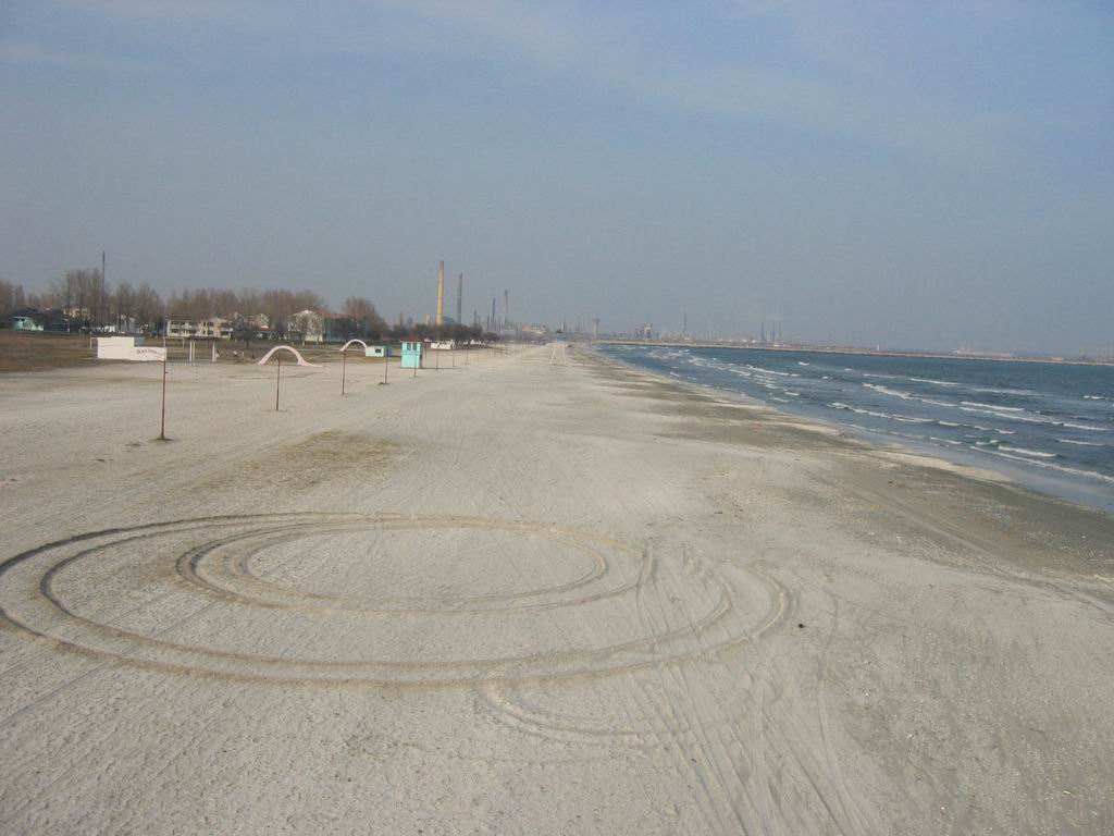 [Circles+in+the+sand.JPG]