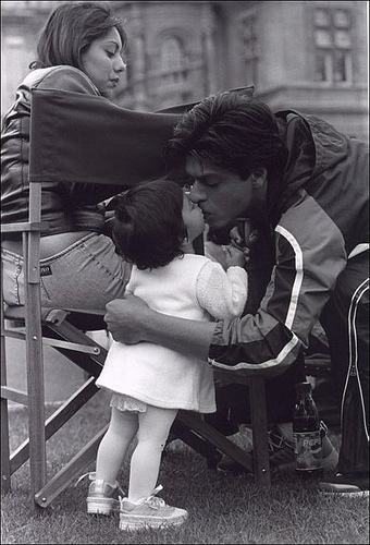 [Shahrukh+Khan+gauri.jpg]