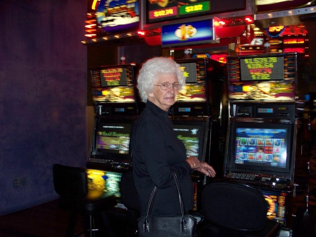 [Grandma+in+the+Casino.jpg]