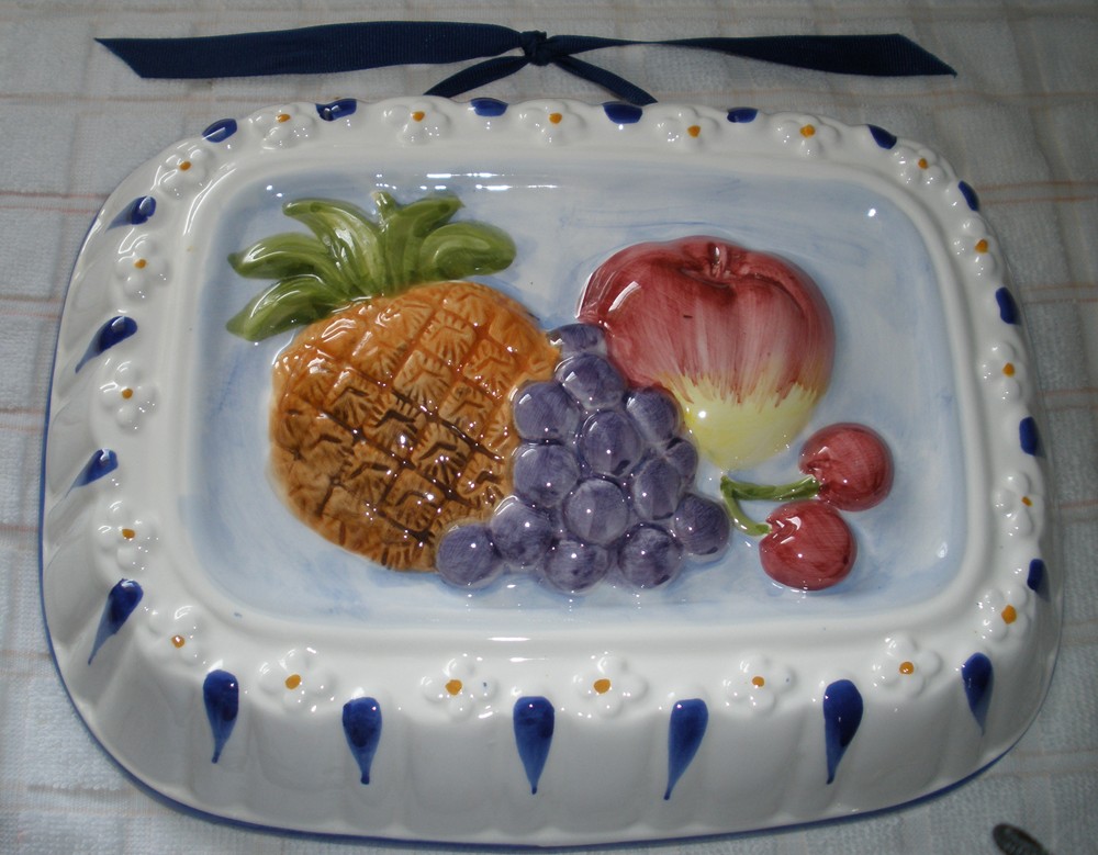 [Ceramic+oval+fruit+jello+mold.+12+long+x+8.5+wide+x+2.25+deep..JPG]