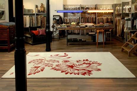 [alfombra+clavel+rubí+de+Victorio+y+Lucchino.jpg]