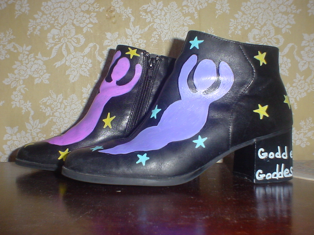 [painted+goddess+boots_3.jpg]