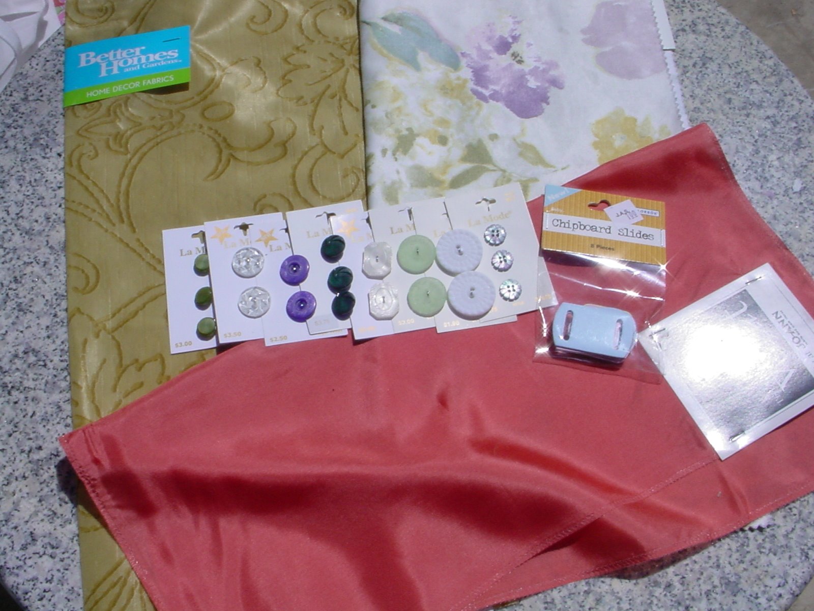 [fabric+samples+and+buttons.jpg.jpg]
