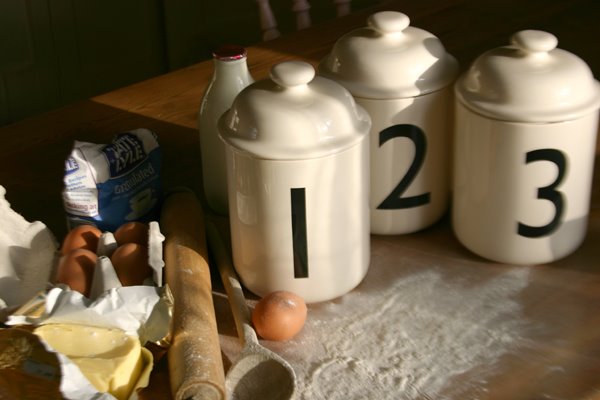 [kitchen-storage-jars.jpg]