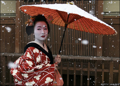[geisha-in-snow.jpg]